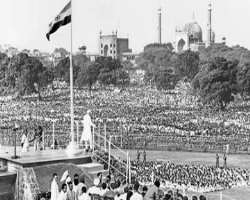 The fort is a witness of the various rules in India including the Mughal and British Empire. Also on the day when India got Independence 15 August 194